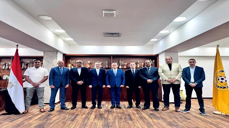 جلسة-ودية-بين-محافظ-الإسماعيلية-وأعضاء-لجنة-الإنقاذ-النادي.webp.webp
