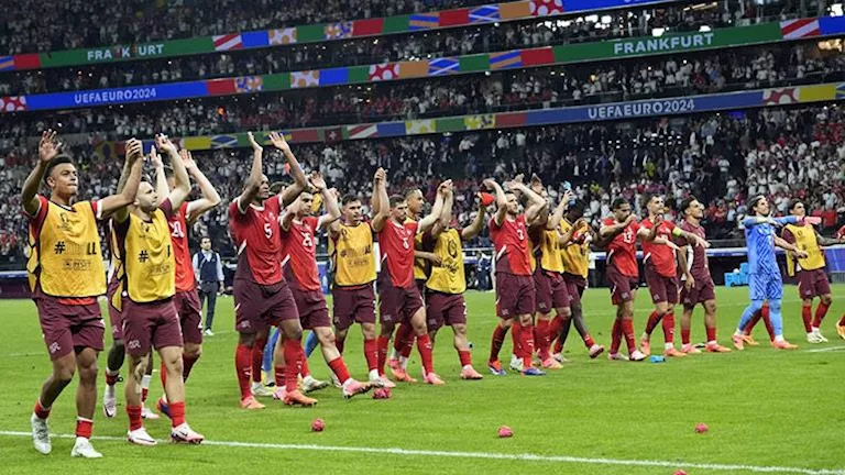 منتخب-سويسرا-يقترب-من-التأهل-لكأس-العالم-بثلاثية-في-مرمى.webp.webp