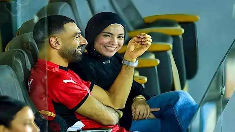 15-صورة-ترصد-أجمل-المواقف-بين-محمد-صلاح-وزوجته-عام.webp.webp