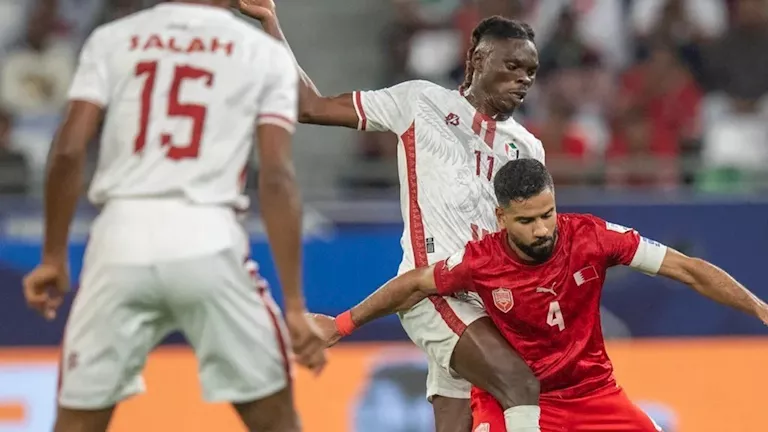 5-صور-للقطة-طريفة-في-مباراة-السودان-والبحرين-بكأس-العرب.webp.webp