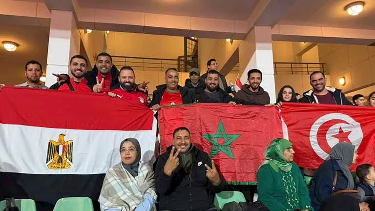 الجماهير-المغربية-تدعم-منتخب-مصر-في-مباراة-زيمبابوي-بكأس-أمم.webp.webp