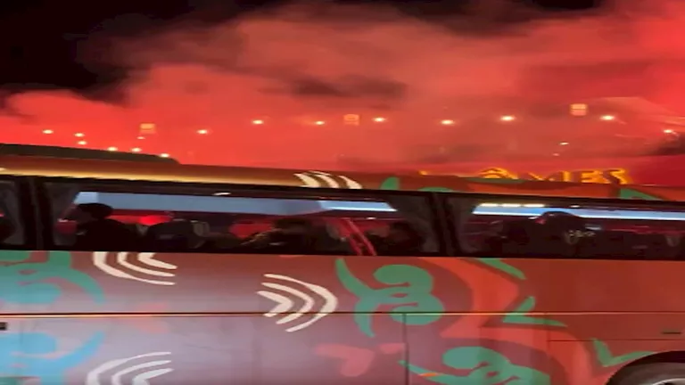 بالشماريخ-جماهير-المغرب-تحتفي-بمنتخب-مصر-وصلاح-في-أكادير.webp.webp