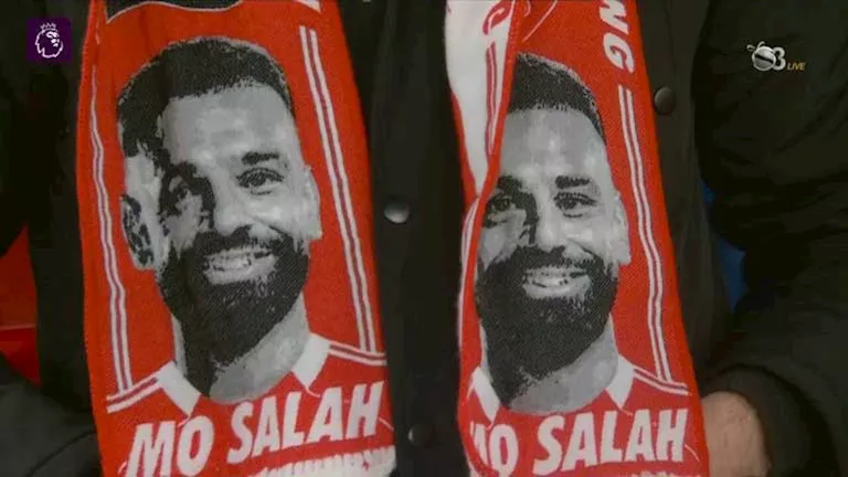 هتافات-ولافتات-كيف-دعمت-جماهير-ليفربول-محمد-صلاح-في-مباراة.webp.webp