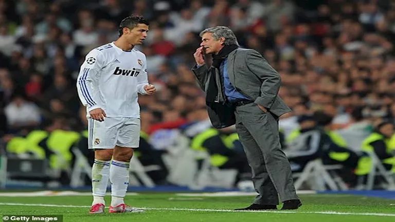 واجب-دفاعي-كيف-أبكى-مورينيو-كريستيانو-رونالدو-في-ريال-مدريد؟.webp.webp