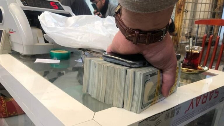 تأكيداً-لـ-السومرية-الدولار-يتراجع-مع-إغلاق-البورصة-المحلية.jpg