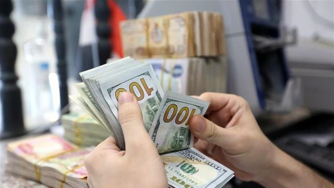 حرب-الدينار-والمضاربين-تفاصيل-الإجراءات-الحكومية-لاحتواء-الدولار-الموازي.jpg