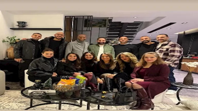 شيكابالا-يحتفل-بالكريسماس-مع-زوجته.webp.webp