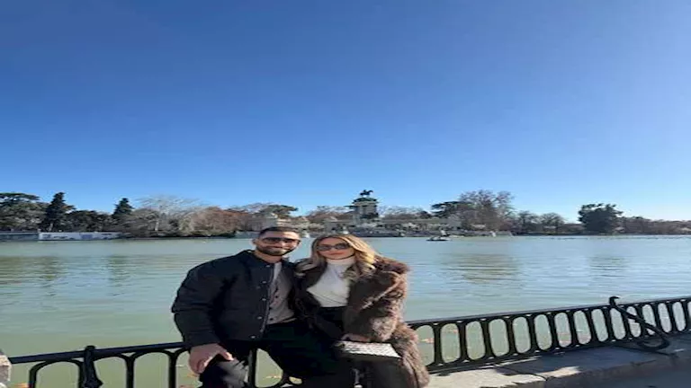 عمرو-السولية-ينشر-3-صور-رفقة-زوجته-احتفالا-بهذه-المناسبة.webp.webp
