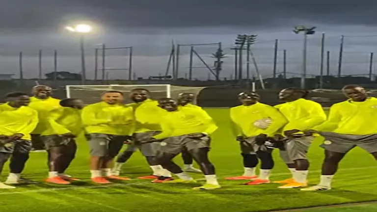 لاعبو-منتخب-السنغال-يكررون-احتفال-الجيب-فهل-يسخرون-من-منتخب.webp.webp