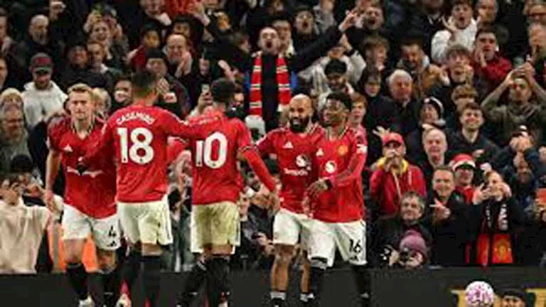 مانشستر-يونايتد-يحتفل-بالفوز-على-أرسنال-بطريقة-خاصة.webp.webp