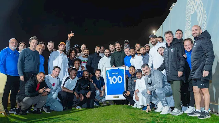 100-مباراة-نيوم-السعودي-يكرم-أحمد-حجازي.webp.webp