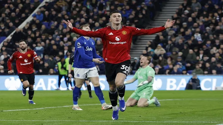 مانشستر-يونايتد-يفوز-على-إيفرتون-بالدوري-ويصعد-للمربع-الذهبي.webp.webp