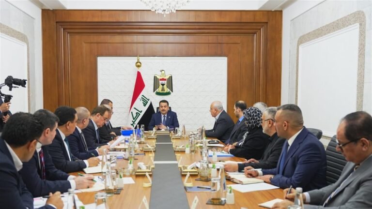 رئيس-الوزراء-يوجه-باجراءات-بشان-معرقلي-التحول-نحو-الدفع-الالكتروني.jpeg