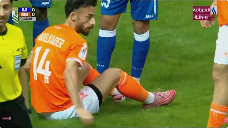 أحمد-عبد-القادر-يتعرض-للإصابة-خلال-مباراة-الكرمة-والنجف.webp.webp