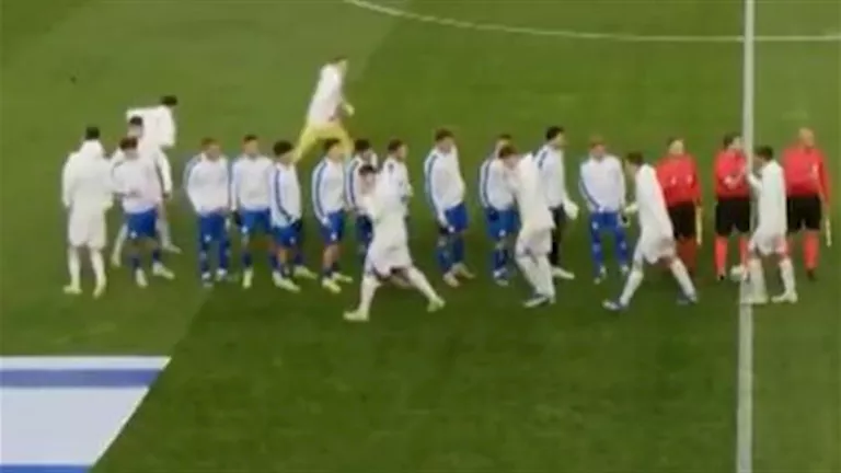 بالفيديو-لاعبو-البوسنة-يرفضون-مصافحة-منتخب-إسرائيل.webp.webp