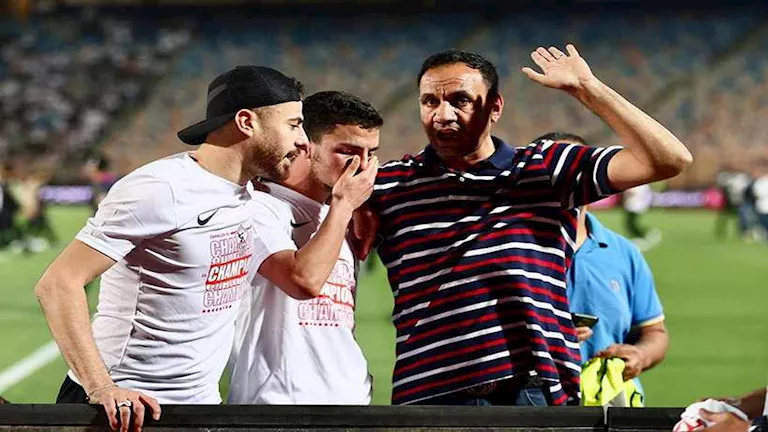 10-صور-من-بكاء-محمد-شحاتة-بعد-التتويج-بالدوري.webp.webp
