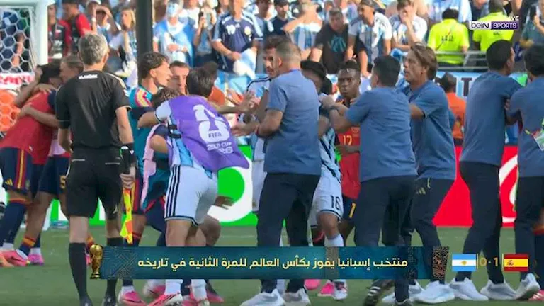 15-صور-لمشادة-لاعبي-الأرجنتين-وإسبانيا-عقب-مباراة-نهائي-المونديال.webp.webp