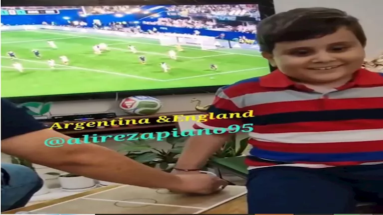 أب-إيراني-يحول-ملعباً-كرتونياً-إلى-شاشة-تلفزيون-لابنه-الكفيف.webp.webp