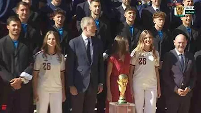 استقبال-ملكي-لمنتخب-إسبانيا-في-قصر-زارزويلا-بعد-التتويج-بالمونديال.webp.webp