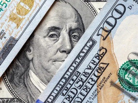 العراق-يستأنف-استقبال-شحنات-الدولار-النقدي-بواقع-500-مليون-دولار.jpg