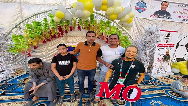 بالورود-والهدايا-استقبال-حافل-للمدرب-محمد-عبد-الواحد-في-مسقط.webp.webp