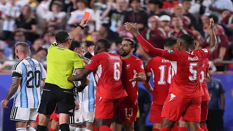 ما-هو-القانون-الجديد-الذي-طبقه-الحكم-لطرد-لاعب-سويسرا.webp.webp