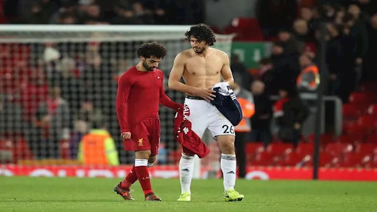 محمد-صلاح-يودع-أحمد-حجازي-برسالة-مؤثرة-بعد-اعتزاله-كرة.webp.webp