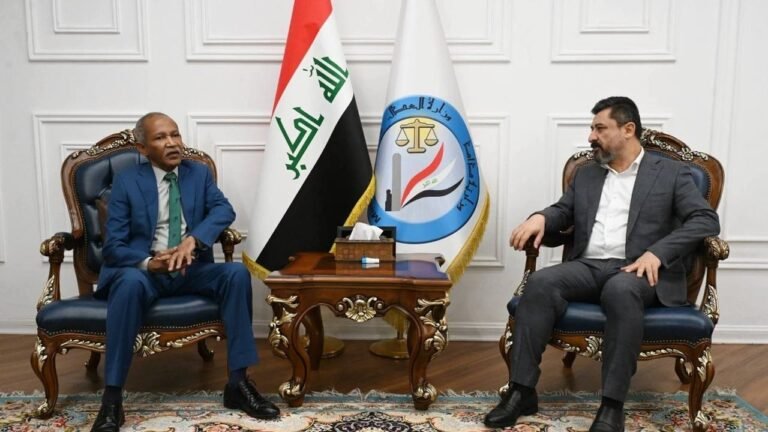وزير-العدل-والسفير-السوداني-يبحثان-استكمال-توقيع-اتفاقية-لتبادل.jpg