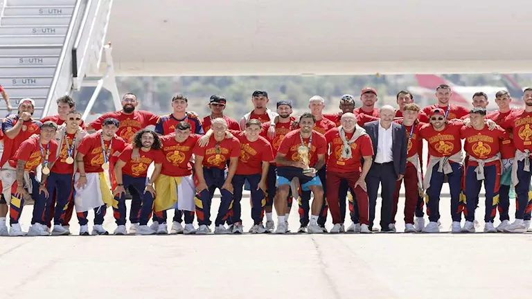 وصول-بعثة-منتخب-إسبانيا-إلى-مدريد-بعد-التتويج-بكأس-العالم.webp.webp