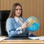 إنذار-عودة-ظاهرة-السطو-والتسلط-عبر-المال-في-الساحة-السياسية.jpg