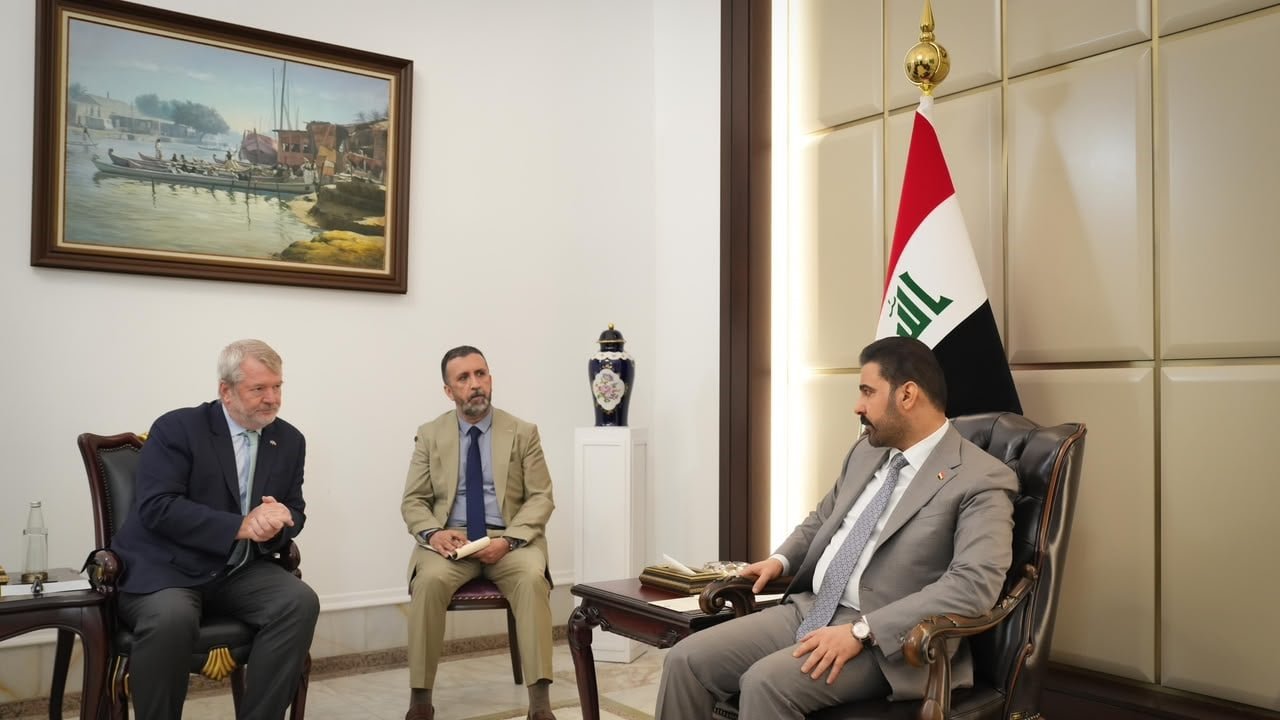 الزيدي-وهوكنز-يبحثان-دعم-الإصلاح-الاقتصادي-وتعزيز-الشراكة-بين-العراق.jpg