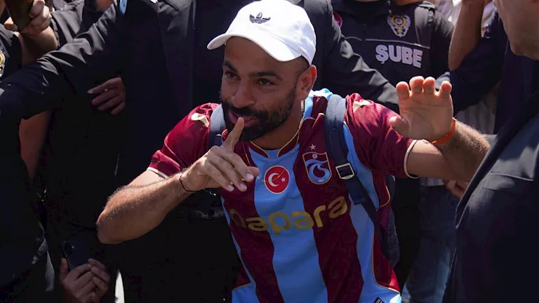 بالفيديو-صلاح-يقود-هتاف-جماهير-طرابزون-التركي.webp.webp