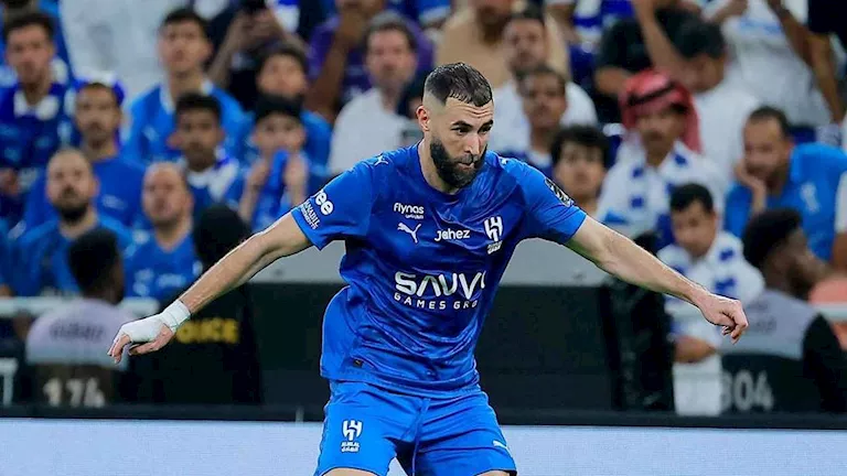بعد-تجربة-الهلال-بنزيما-يدرس-اعتزال-كرة-القدم-نهائياً.webp.webp