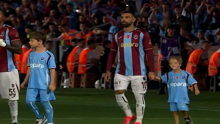 فيديو-محمد-صلاح-مع-الطفل-إسحاق-قبل-مواجهة-فيرينتسفاروشي.webp.webp