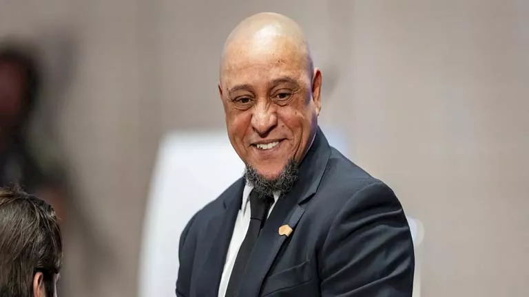 قبل-روبررتو-كارلوس-10-لاعبين-اعتنقوا-الإسلام.webp.webp