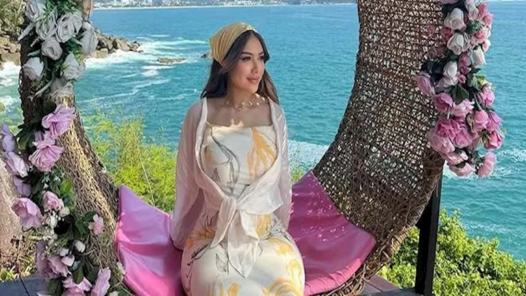 مزاجي-وردي-زوجة-النني-الثانية-تنشر-صورًا-جديدة-في-المصيف.webp.webp