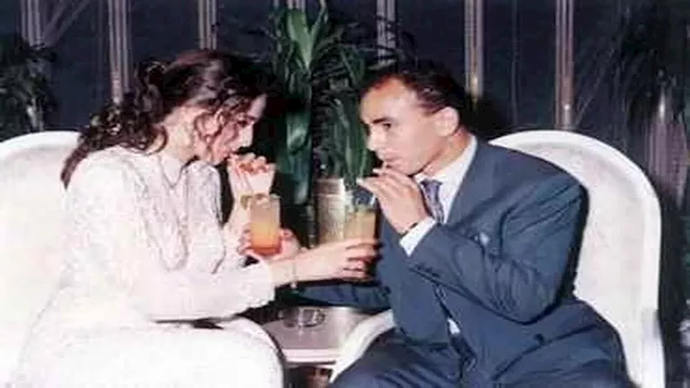 والدته-وخطوبته-على-زوجته-الأولى-صور-نادرة-من-حياة-حسام.webp.webp