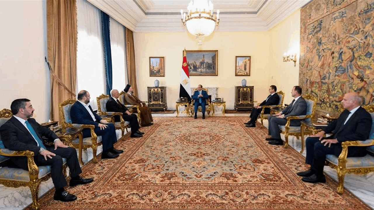 الحكيم-يبحث-مع-السيسي-تطورات-العراق-والمنطقة-وملف-السلاح-والعلاقات.jpg