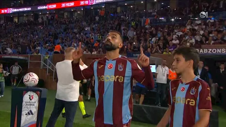 محمد-صلاح-يحتفل-بفوز-طرابزون-سبور-على-جينتشلاربيرليجي-بالدوري.webp.webp