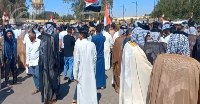 مزارعو-واسط-يغلقون-حقل-الأحدب-بـالجرارات-والمناجل-احتجاجاً-على-رفع.png