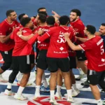 احتفالات-لاعبي-الأهلي-مع-الجماهير-بعد-الفوز-على-الزمالك-وحصد.webp.webp