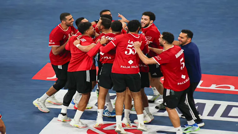 احتفالات-لاعبي-الأهلي-مع-الجماهير-بعد-الفوز-على-الزمالك-وحصد.webp.webp