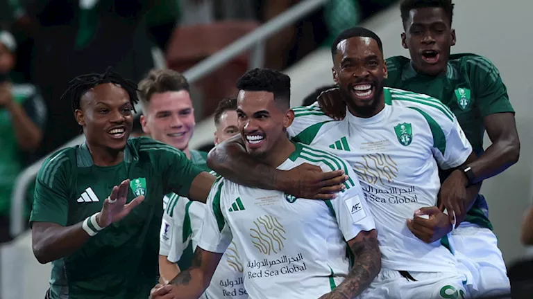 الأهلي-يسحق-الفتح-ويستعد-لقمة-النصر-في-دوري-روشن.webp.webp