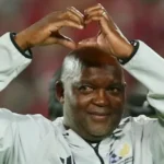 الجماهير-المصرية-تحيي-بيتسو-موسيمياني-مدرب-جنوب-أفريقيا.webp.webp