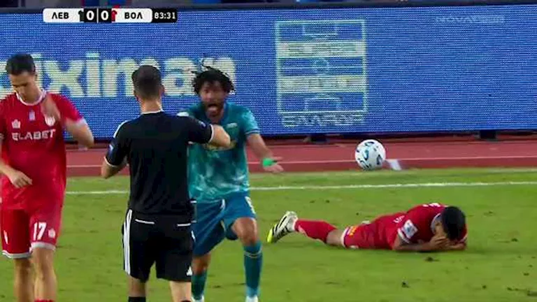 طرد-محمد-النني-في-ظهوره-الأول-مع-لفادياكوس-بالدوري-اليوناني.webp.webp