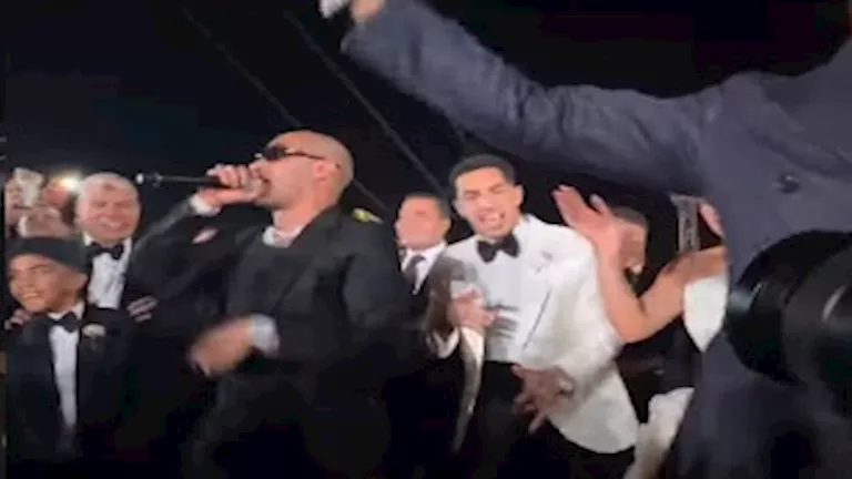 محمد-رمضان-يشارك-مصطفى-شوبير-فرحته-ويغني-في-حفل-زفافه.webp.webp