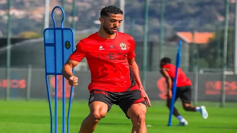 محمد-عبد-المنعم-يقود-تشكيل-نيس-لمواجهة-ليون-بالدوري-الفرنسي.webp.webp