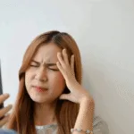 هل-تشعر-بالإرهاق-بعد-تصفح-هاتفك-لفترة-طويلة؟-خطوات-لحماية.webp.webp
